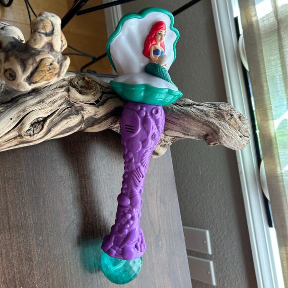 Disney Parks Ariel Clamshell Musical Light-Up Bubble Wand The Little Mermaid - Picture 3 of 7